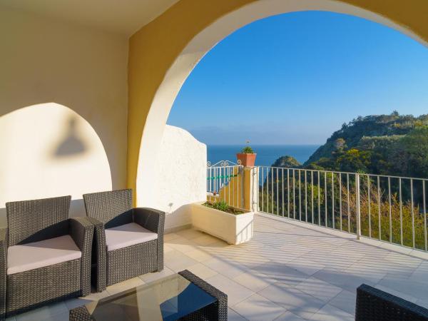 Hotel Torre Sant'Angelo : photo 10 de la chambre chambre double supérieure avec vue partielle sur la mer