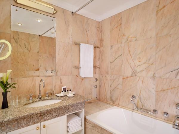 Hotel Imperial, a Luxury Collection Hotel, Vienna : photo 8 de la chambre chambre lit king-size classique