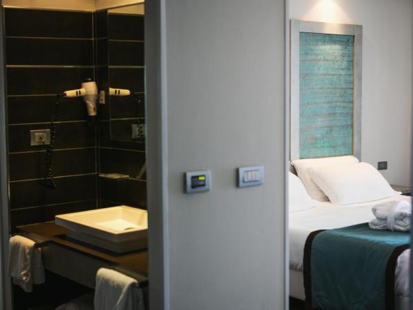 Yes Hotel Touring & SPA : photo 7 de la chambre city side superior triple room with balcony and pool access