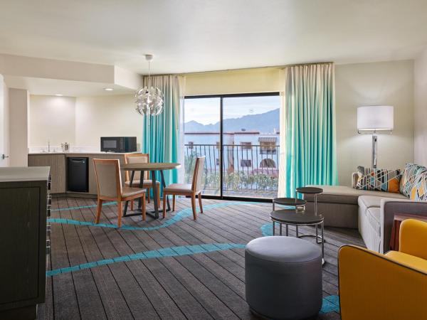 Sheraton Tucson Hotel & Suites : photo 1 de la chambre executive suite with two double with sofa bed - corner room