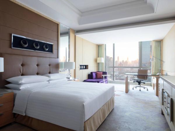 Guangzhou Marriott Hotel Tianhe : photo 1 de la chambre grande chambre lit king-size premier - vue sur centre commercial