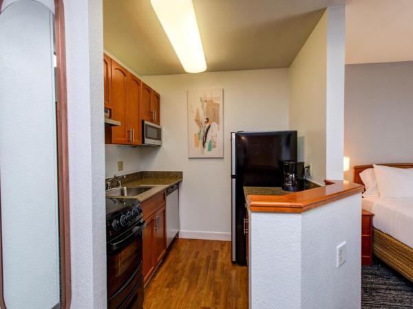 TownePlace Suites Colorado Springs : photo 4 de la chambre studio lit queen-size avec canapé-lit