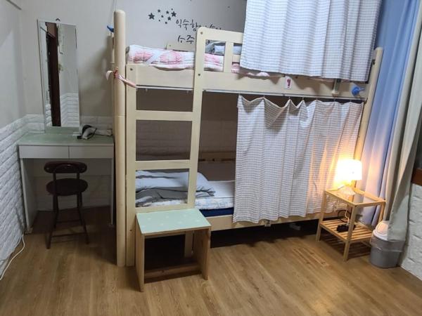 Appletree Guesthouse : photo 8 de la chambre chambre lits jumeaux standard avec salle de bains commune