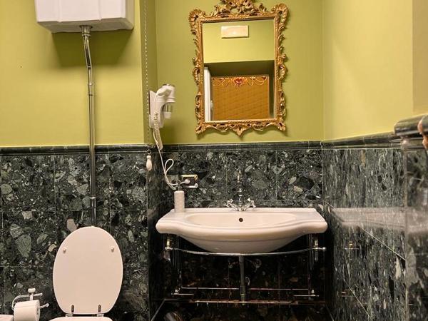 Villa Camilla Milano : photo 7 de la chambre chambre lit king-size supérieure