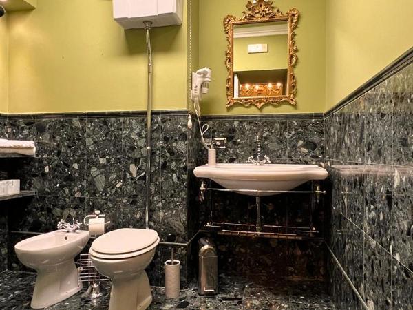 Villa Camilla Milano : photo 6 de la chambre chambre lit king-size supérieure