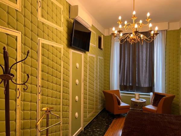 Villa Camilla Milano : photo 5 de la chambre chambre lit king-size supérieure