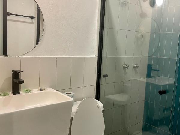 Moloch Hostel & Suites : photo 2 de la chambre chambre double avec 2 lits doubles