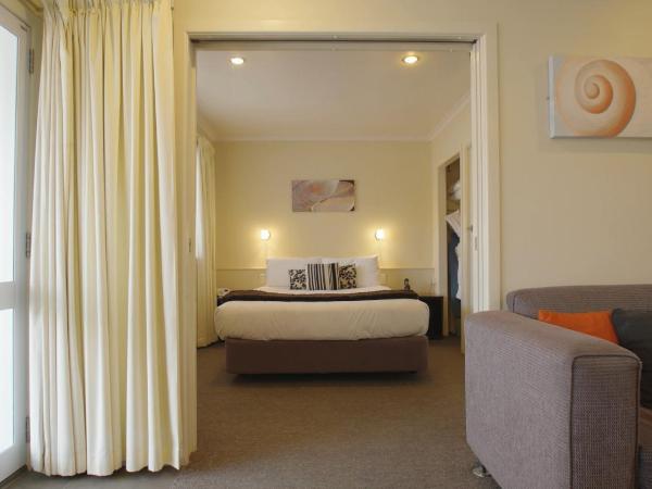 Quality Inn Acapulco Taupo : photo 5 de la chambre chambre avec bain à remous