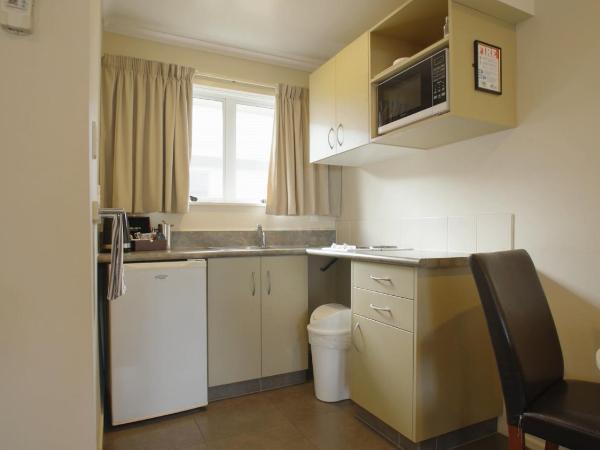 Quality Inn Acapulco Taupo : photo 6 de la chambre chambre avec bain à remous