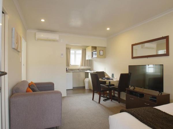 Quality Inn Acapulco Taupo : photo 8 de la chambre chambre avec bain à remous