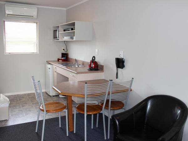 Quality Inn Acapulco Taupo : photo 7 de la chambre maison de ville