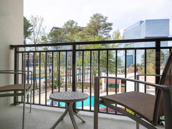 Atlanta Marriott Perimeter Center : photo 3 de la chambre guest room with balcony, guest room, 2 double, balcony