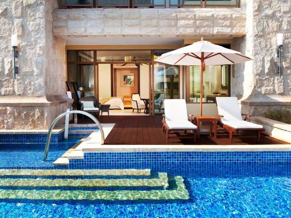 The St. Regis Sanya Yalong Bay Resort : photo 1 de la chambre chambre lagon avec 2 lits queen-size et accès à la piscine - vue sur lagon