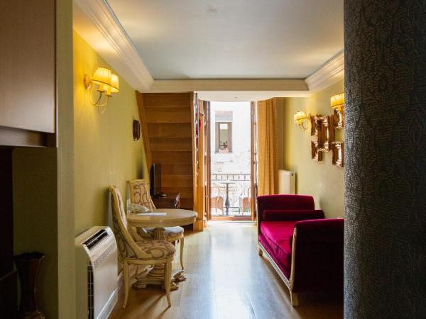 Civitas Suites Hotel : photo 1 de la chambre suite de luxe avec balcon - vue sur ville