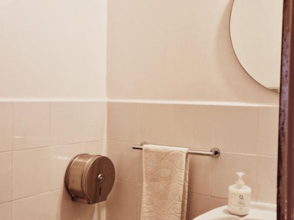 Casa de Huespedes Dolce Vita : photo 1 de la chambre chambre double avec salle de bains commune