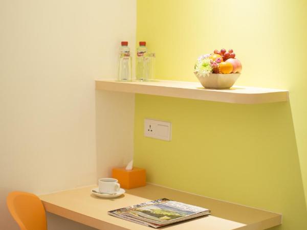 Zest Jemursari by Swiss-Belhotel International : photo 9 de la chambre chambre lit queen-size - zest