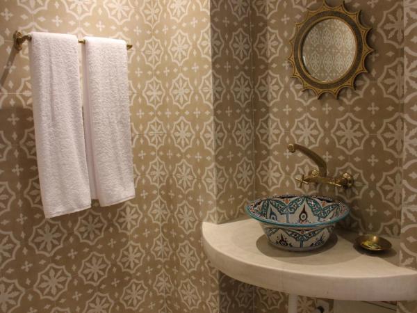 Riad Dar Nael : photo 9 de la chambre chambre deluxe double ou lits jumeaux