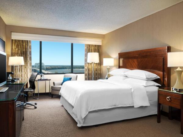 Sheraton Memphis Downtown Hotel : photo 1 de la chambre chambre deluxe plus spacieuse avec 1 lit king-size