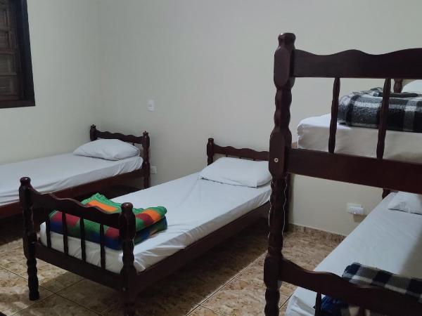 Oberon : photo 1 de la chambre chambre quadruple Économique avec salle de bains commune