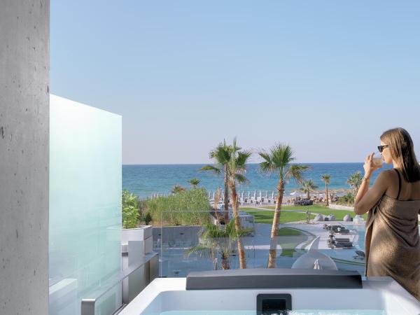 Nautilux Rethymno by Mage Hotels : photo 1 de la chambre suite nautilux avec bain à remous - vue sur mer