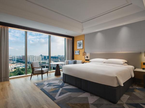 Sheraton Shanghai Pudong Riverside : photo 3 de la chambre chambre lit king-size - vue sur ville