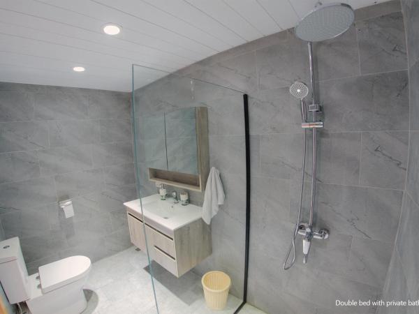 Casa Maria : photo 3 de la chambre chambre double avec salle de bains privative séparée