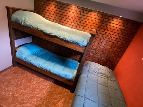 Hostel Ruca Potu : photo 2 de la chambre chambre triple avec salle de bains privative