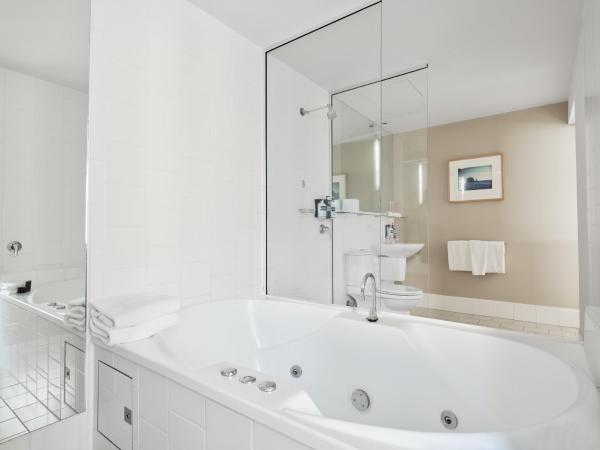 Saint Kilda Beach Hotel - formerly Rydges St Kilda : photo 4 de la chambre suite spa de première catégorie