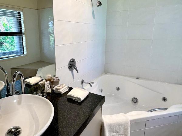 Emerald Inn on Takapuna Beach : photo 9 de la chambre studio avec baignoire spa