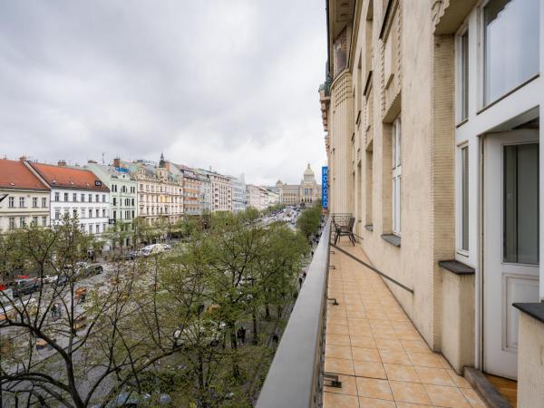 EA ApartHotel Melantrich : photo 8 de la chambre appartement révolution de velours avec balcon - 6 personnes