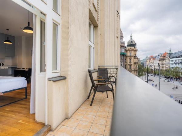 EA ApartHotel Melantrich : photo 9 de la chambre appartement révolution de velours avec balcon - 6 personnes