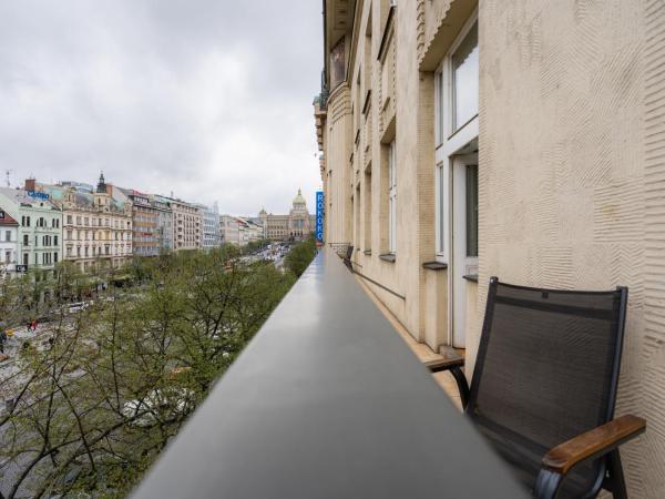 EA ApartHotel Melantrich : photo 10 de la chambre appartement révolution de velours avec balcon - 6 personnes