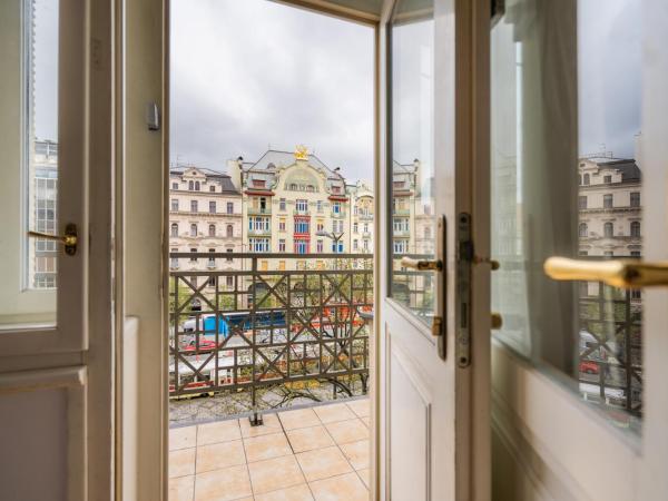 EA ApartHotel Melantrich : photo 1 de la chambre appartement révolution de velours avec balcon - 6 personnes