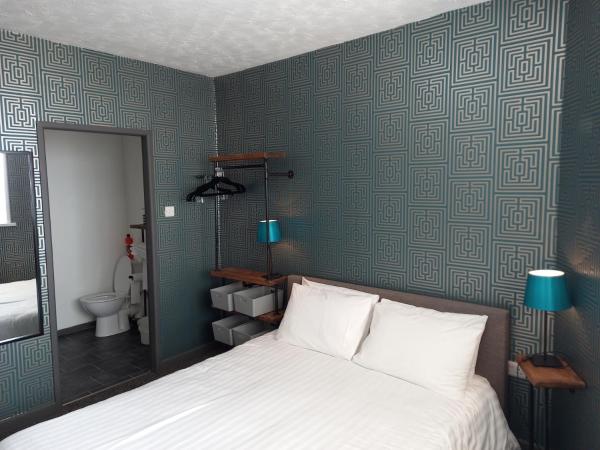 Vinnie's Family Hotel : photo 2 de la chambre chambre double avec salle de bains privative