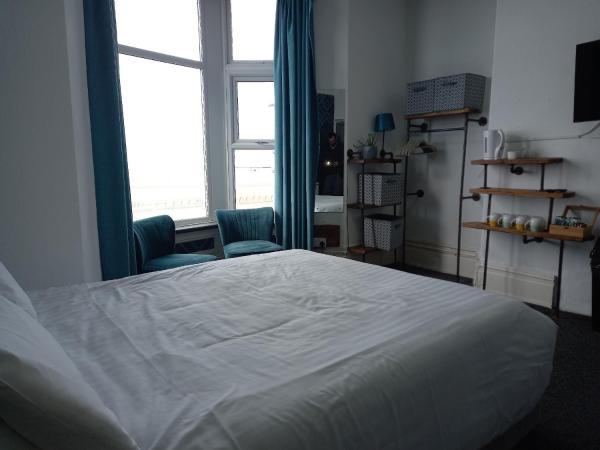 Vinnie's Family Hotel : photo 2 de la chambre chambre quadruple - vue sur mer