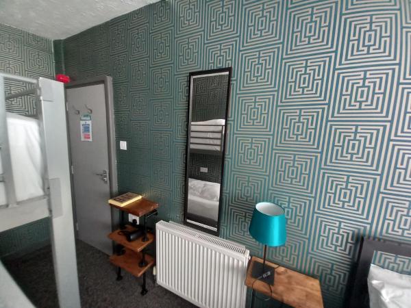 Vinnie's Family Hotel : photo 3 de la chambre chambre quadruple - vue sur mer