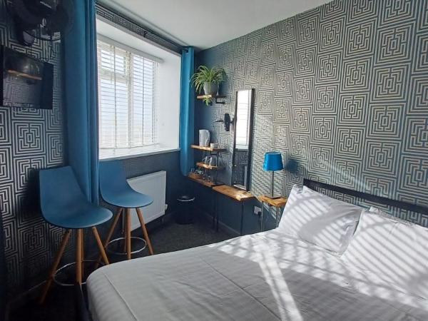 Vinnie's Family Hotel : photo 3 de la chambre chambre double avec salle de bains privative