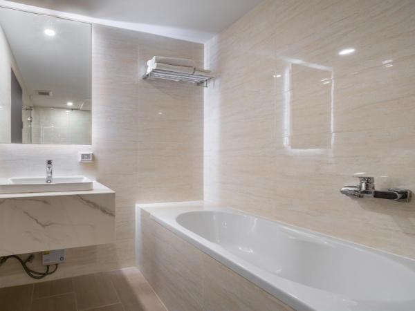 Samyan Serene Hotel : photo 6 de la chambre chambre double deluxe avec baignoire