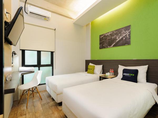 Urbanview Caverna Gandaria by RedDoorz : photo 7 de la chambre chambre lits jumeaux supérieure