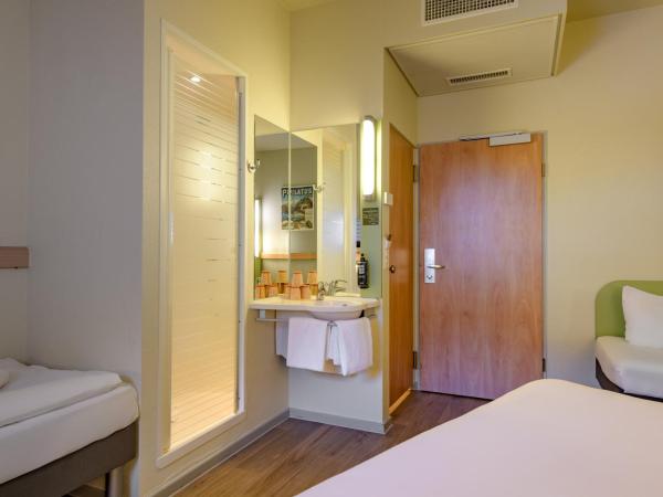 ibis budget Hotel Luzern City : photo 7 de la chambre chambre familiale