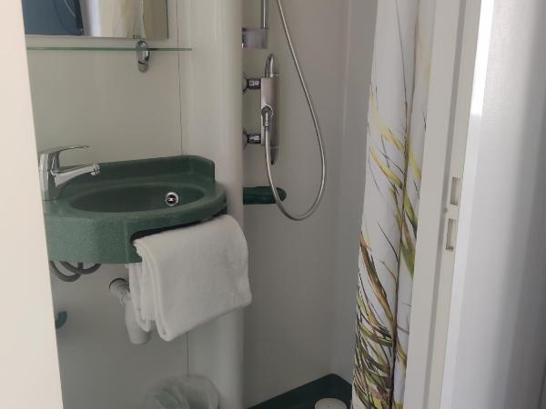 Atipik Hôtel : photo 6 de la chambre chambre simple standard - 9 m²