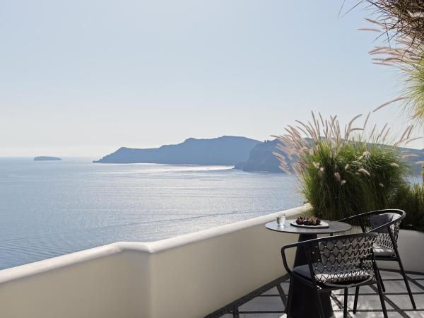 Canaves Oia Suites - Small Luxury Hotels of the World : photo 9 de la chambre suite avec piscine