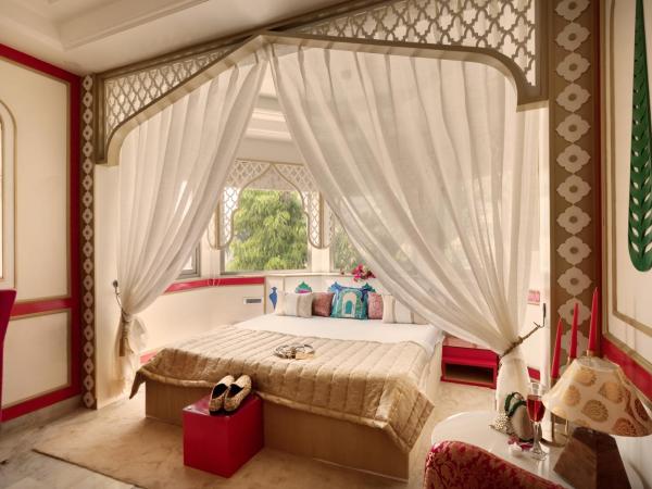 Hotel Sarang Palace - Boutique Stays : photo 1 de la chambre mughal heritage room with 180 degree city view & designer bed