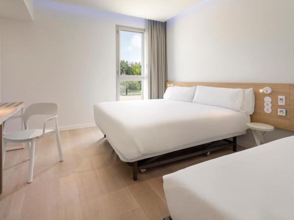 B&B HOTEL Lleida : photo 2 de la chambre chambre familiale standard