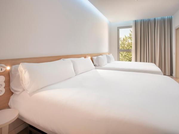 B&B HOTEL Lleida : photo 3 de la chambre chambre familiale