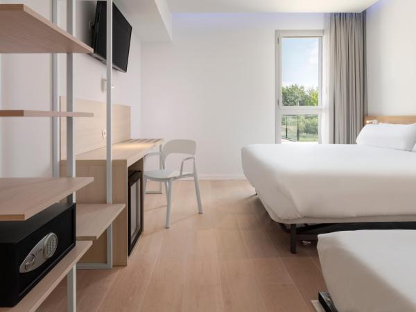 B&B HOTEL Lleida : photo 3 de la chambre chambre familiale standard