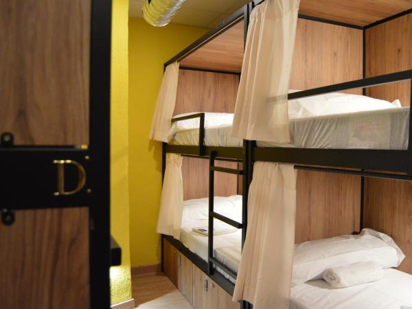 Debod Hostel : photo 2 de la chambre lit superposé dans dortoir mixte