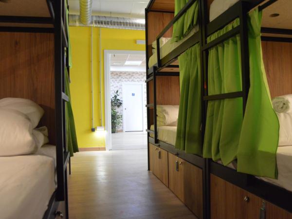 Hostel del Templo de Debod : photo 4 de la chambre lit superposé dans dortoir pour femmes 