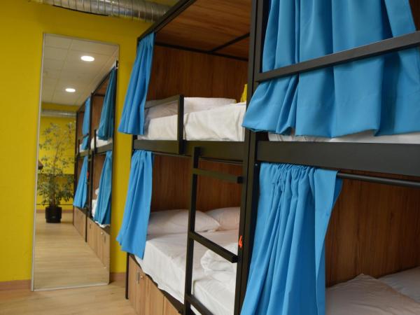 Debod Hostel : photo 2 de la chambre lits superposés doubles en dortoir mixte
