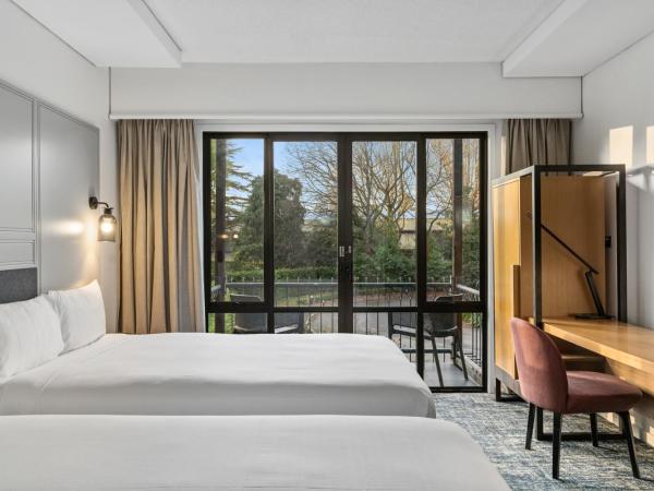 Chateau On The Park - Christchurch, A Doubletree By Hilton : photo 4 de la chambre chambre lits jumeaux - pour personnes à mobilité réduite